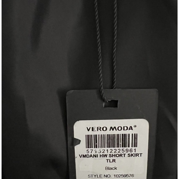 Vero Moda NWT Women's Dani Tulip High Waisted Mini A Line Skirt Black - Picture 4 of 5